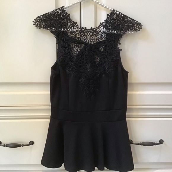 julie's closet Tops - 🔴Lace Peplum Top♥️